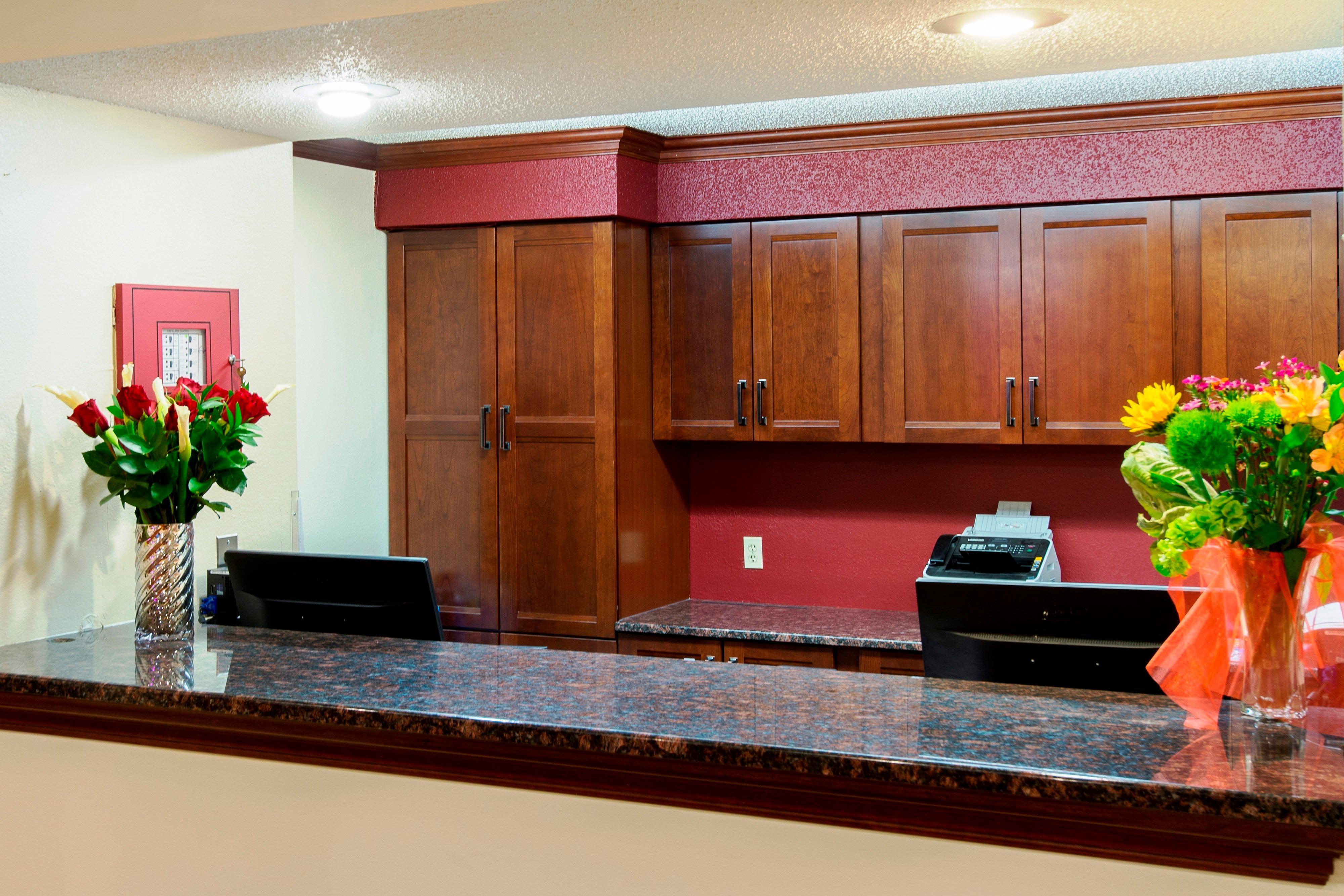 Red Roof Inn Plus+ & Suites Malone Exterior foto