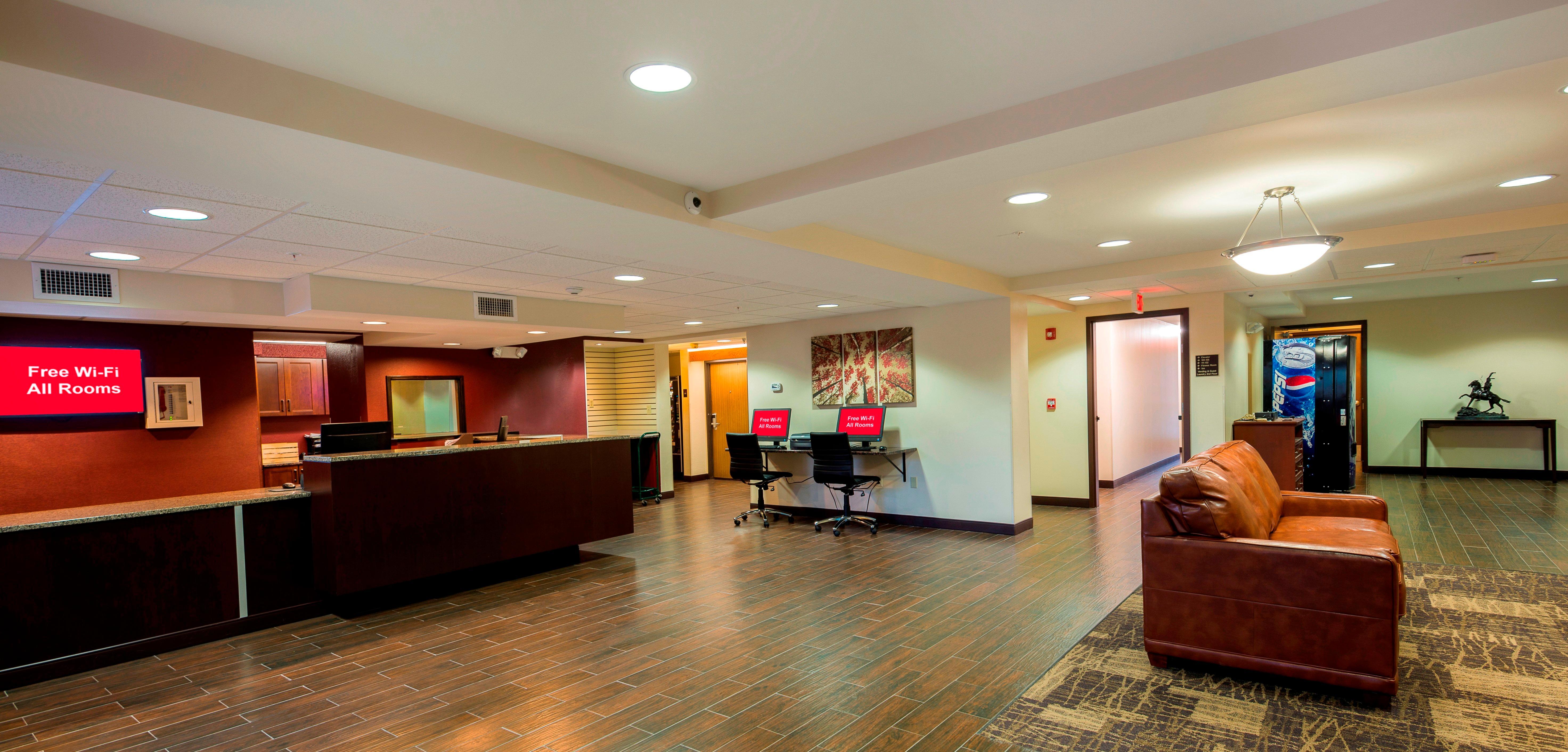 Red Roof Inn Plus+ & Suites Malone Exterior foto
