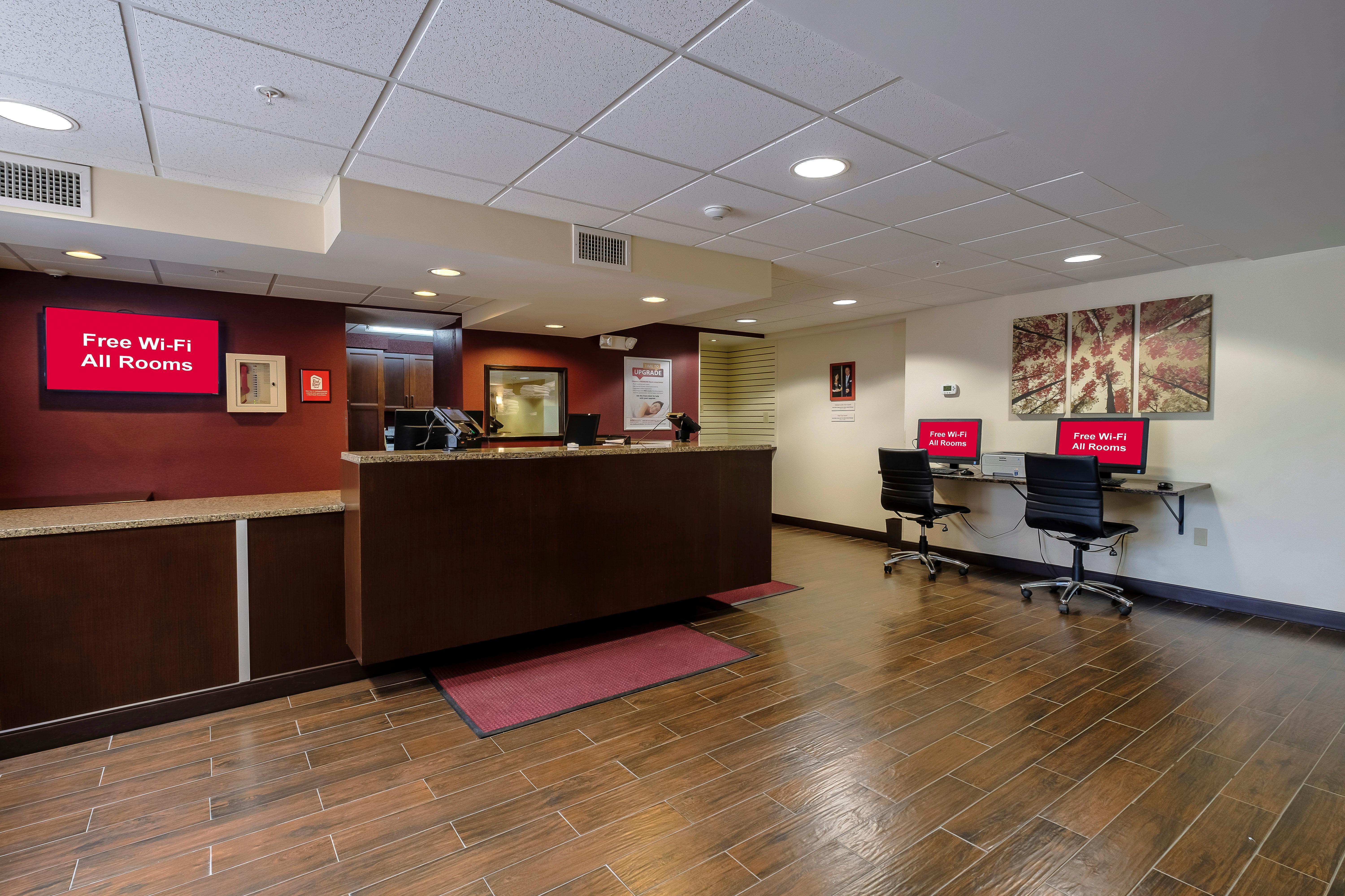 Red Roof Inn Plus+ & Suites Malone Exterior foto
