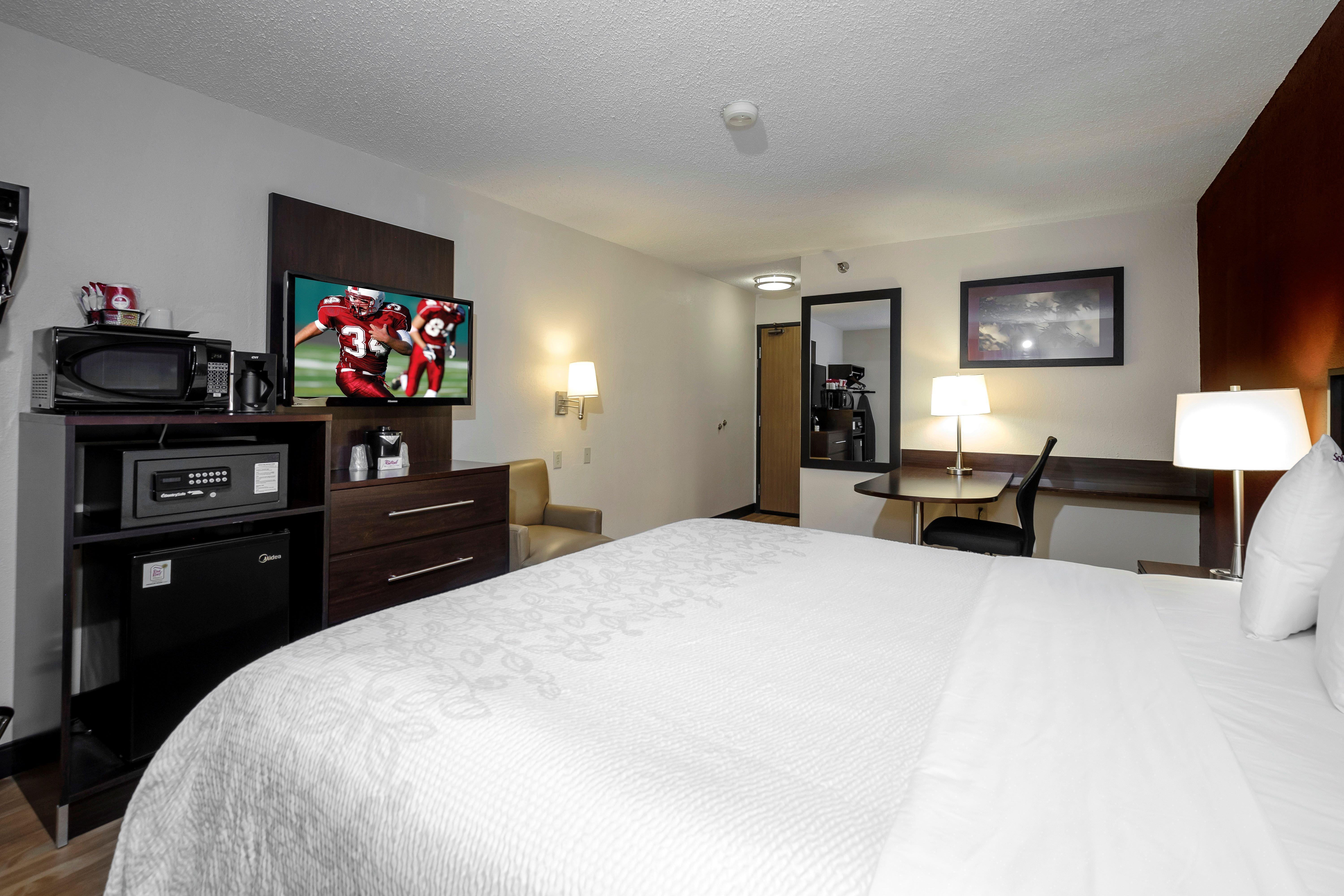 Red Roof Inn Plus+ & Suites Malone Exterior foto