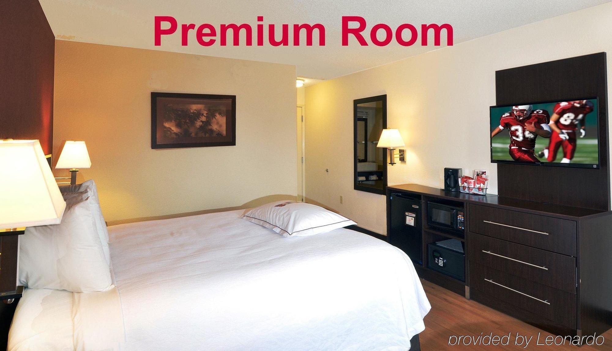 Red Roof Inn Plus+ & Suites Malone Exterior foto